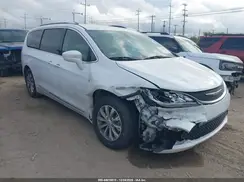 2C4RC1BG7KR608993 2019 CHRYSLER PACIFICA