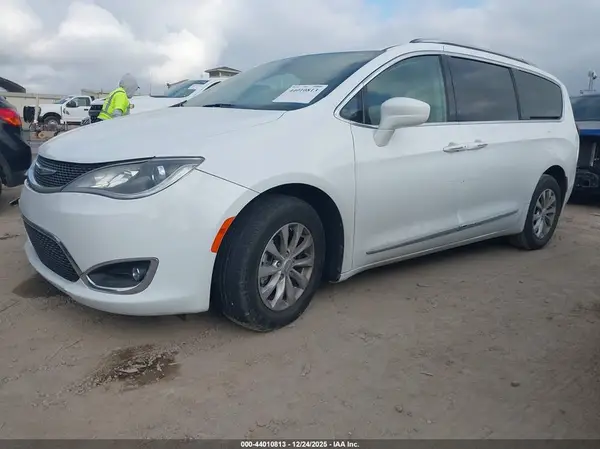 2C4RC1BG7KR608993 2019 CHRYSLER PACIFICA - Image 2