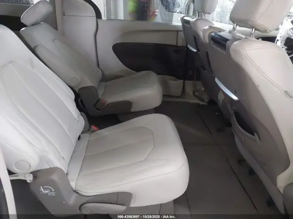 2C4RC1BG7MR588005 2021 CHRYSLER PACIFICA - Image 8