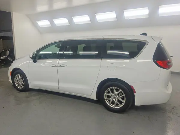 2C4RC1BG7PR511008 2023 CHRYSLER PACIFICA - Image 2