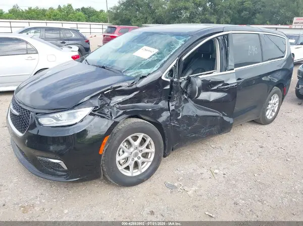 2C4RC1BG7PR586503 2023 CHRYSLER PACIFICA - Image 2