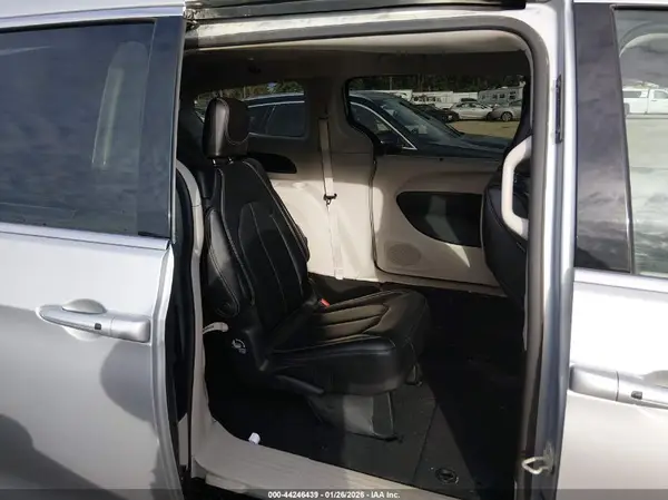 2C4RC1BG7PR613022 2023 CHRYSLER PACIFICA - Image 8