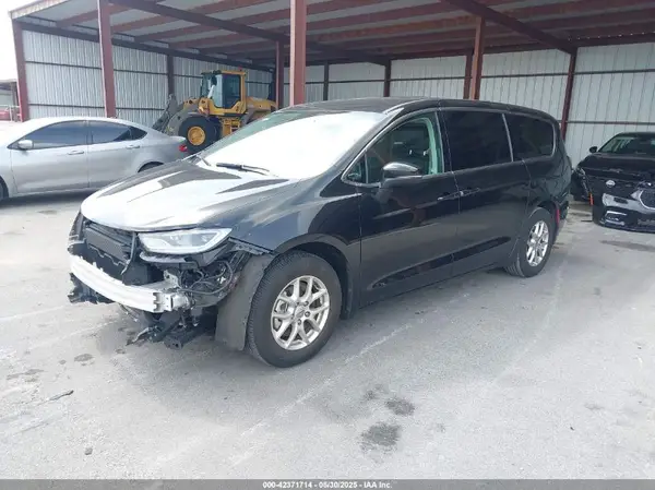 2C4RC1BG7PR621010 2023 CHRYSLER PACIFICA - Image 2