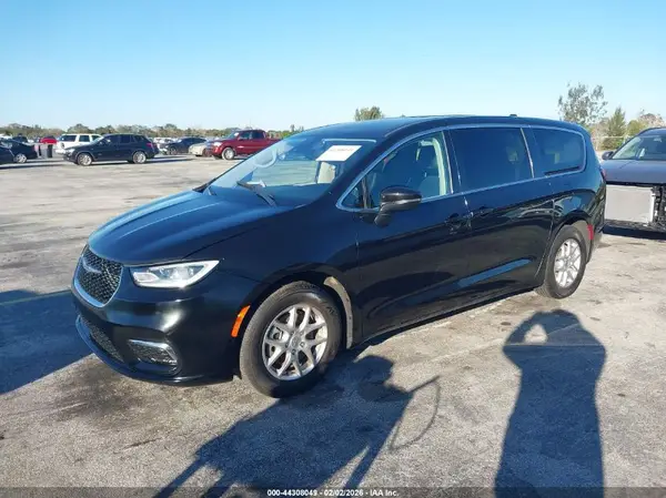 2C4RC1BG7PR621492 2023 CHRYSLER PACIFICA - Image 2