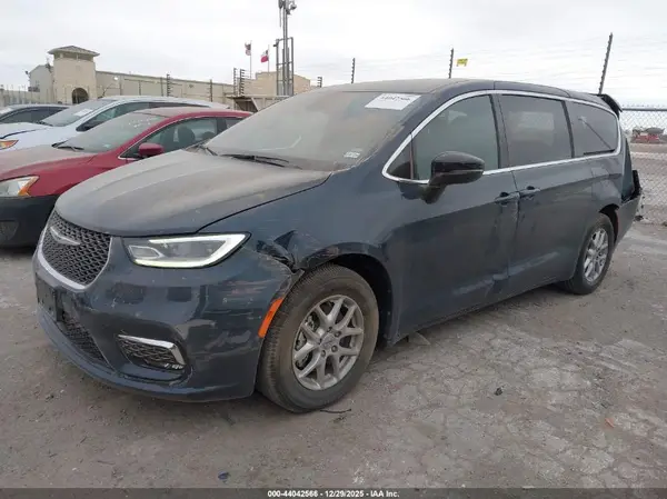 2C4RC1BG7SR509557 2025 CHRYSLER PACIFICA - Image 2