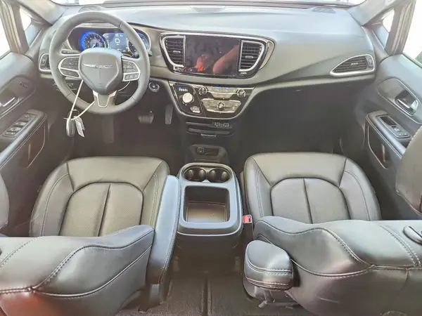 2C4RC1BG7SR554479 2025 CHRYSLER PACIFICA - Image 8