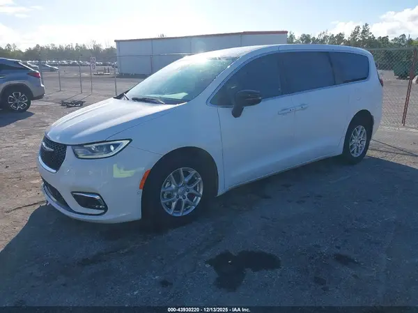 2C4RC1BG7SR580242 2025 CHRYSLER PACIFICA - Image 2