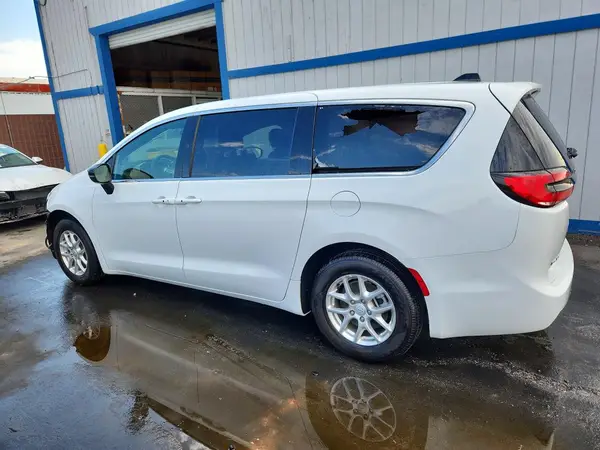 2C4RC1BG7SR612462 2025 CHRYSLER PACIFICA - Image 2