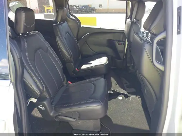 2C4RC1BG7TR186080 2026 CHRYSLER PACIFICA - Image 8