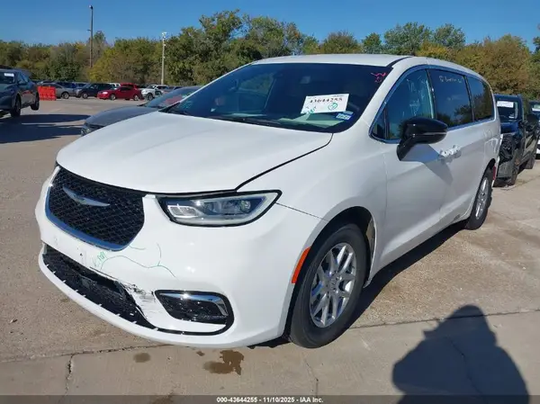 2C4RC1BG7TR186113 2026 CHRYSLER PACIFICA - Image 2