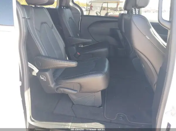 2C4RC1BG7TR186113 2026 CHRYSLER PACIFICA - Image 8