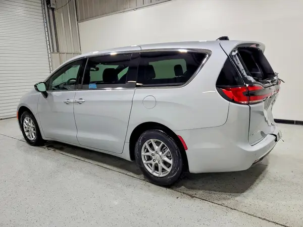 2C4RC1BG7TR225587 2026 CHRYSLER PACIFICA - Image 2