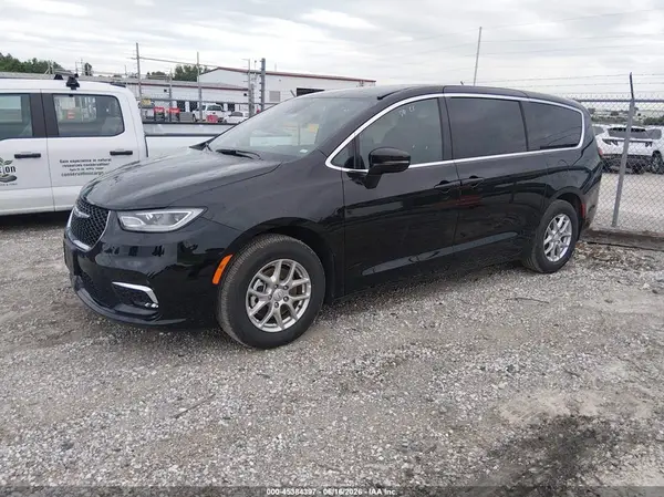 2C4RC1BG7TR231695 2026 CHRYSLER PACIFICA - Image 2