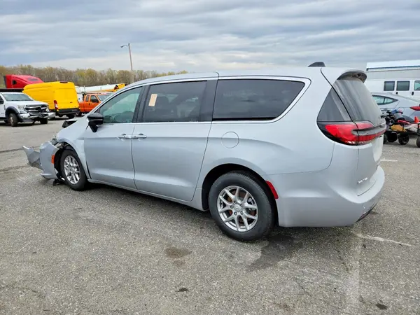 2C4RC1BG7TR240056 2026 CHRYSLER PACIFICA - Image 2