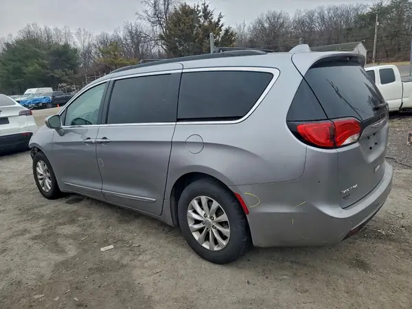 2C4RC1BG8HR505798 2017 CHRYSLER PACIFICA - Image 2