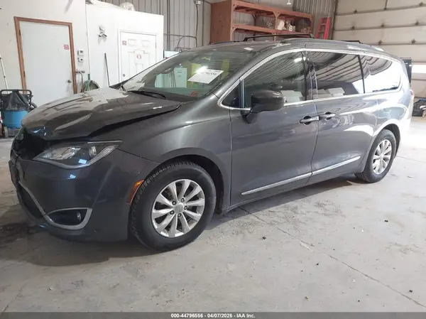 2C4RC1BG8HR510452 2017 CHRYSLER PACIFICA - Image 2