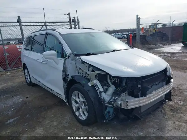 2C4RC1BG8HR523704 2017 CHRYSLER PACIFICA - Image 1