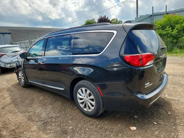 2C4RC1BG8HR523878 2017 CHRYSLER PACIFICA - Image 2