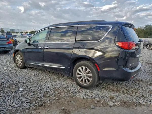 2C4RC1BG8HR524724 2017 CHRYSLER PACIFICA - Image 2