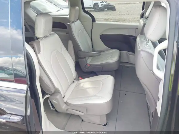 2C4RC1BG8HR525825 2017 CHRYSLER PACIFICA - Image 8