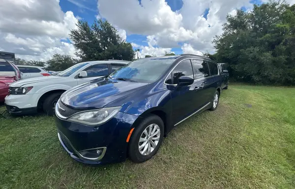 2C4RC1BG8HR526571 2017 CHRYSLER PACIFICA - Image 2