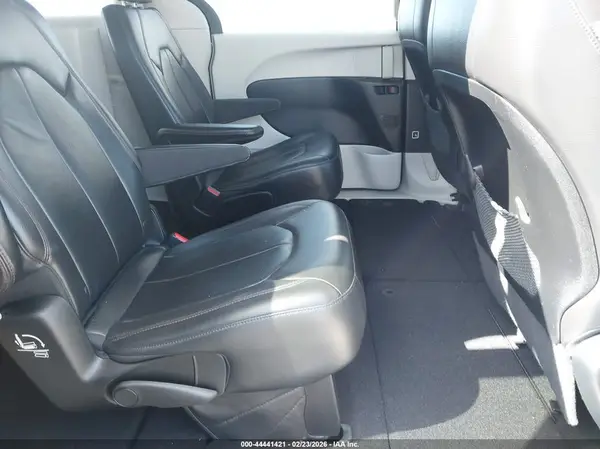 2C4RC1BG8HR527090 2017 CHRYSLER PACIFICA - Image 8