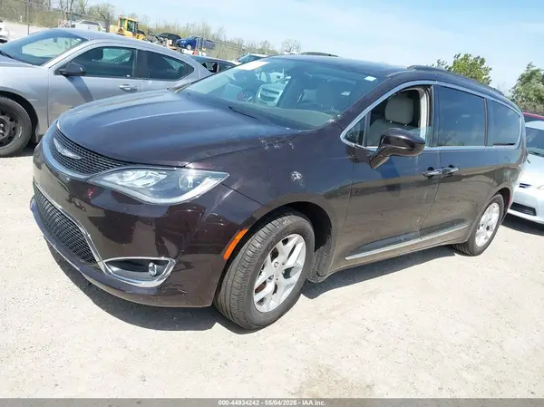 2C4RC1BG8HR527817 2017 CHRYSLER PACIFICA - Image 2