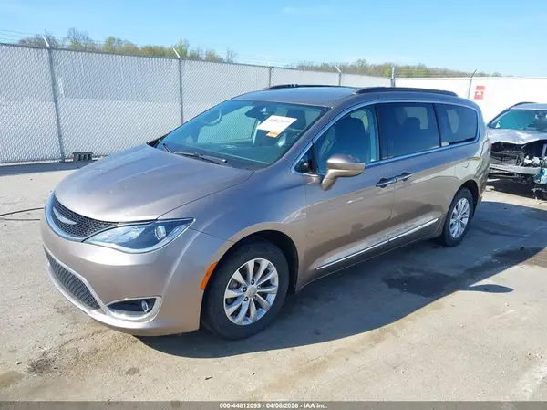 2C4RC1BG8HR535626 2017 CHRYSLER PACIFICA - Image 2