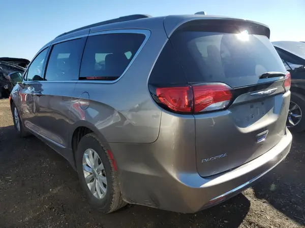 2C4RC1BG8HR535948 2017 CHRYSLER PACIFICA - Image 2