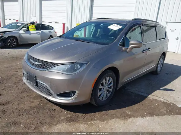 2C4RC1BG8HR539384 2017 CHRYSLER PACIFICA - Image 2