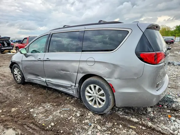 2C4RC1BG8HR540227 2017 CHRYSLER PACIFICA - Image 2