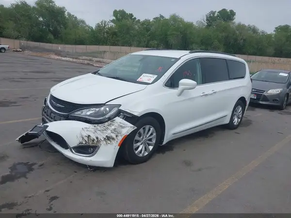 2C4RC1BG8HR540390 2017 CHRYSLER PACIFICA - Image 2