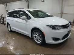 2C4RC1BG8HR541765 2017 CHRYSLER PACIFICA