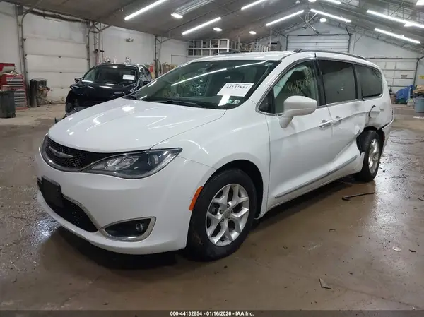 2C4RC1BG8HR541765 2017 CHRYSLER PACIFICA - Image 2