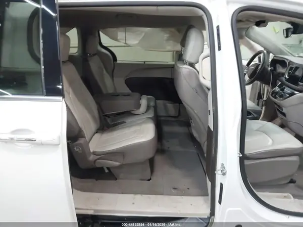 2C4RC1BG8HR541765 2017 CHRYSLER PACIFICA - Image 8