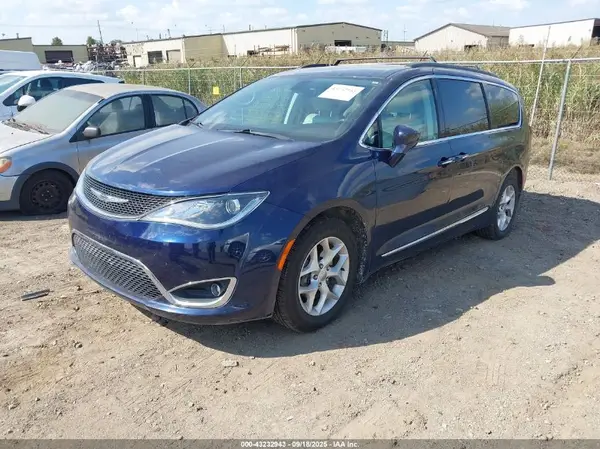 2C4RC1BG8HR552541 2017 CHRYSLER PACIFICA - Image 2