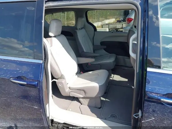 2C4RC1BG8HR552541 2017 CHRYSLER PACIFICA - Image 8