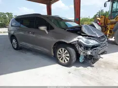 2C4RC1BG8HR552975 2017 CHRYSLER PACIFICA