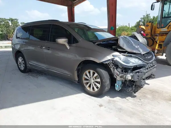 2C4RC1BG8HR552975 2017 CHRYSLER PACIFICA - Image 1