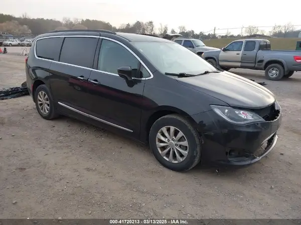 2C4RC1BG8HR569467 2017 CHRYSLER PACIFICA - Image 1