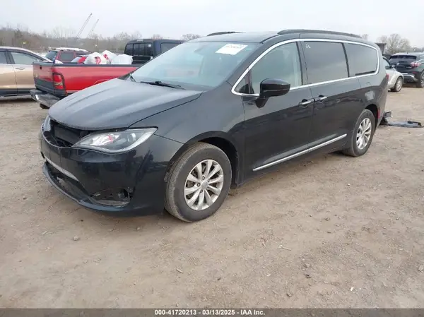 2C4RC1BG8HR569467 2017 CHRYSLER PACIFICA - Image 2