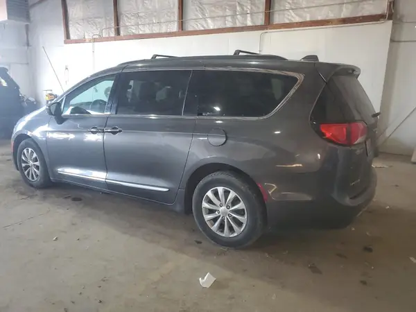 2C4RC1BG8HR569792 2017 CHRYSLER PACIFICA - Image 2