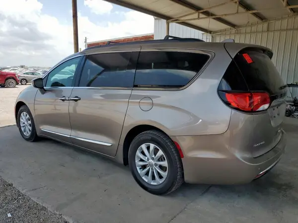 2C4RC1BG8HR576256 2017 CHRYSLER PACIFICA - Image 2