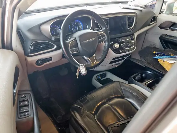 2C4RC1BG8HR576256 2017 CHRYSLER PACIFICA - Image 8