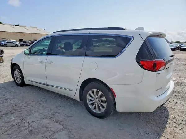2C4RC1BG8HR576810 2017 CHRYSLER PACIFICA - Image 2