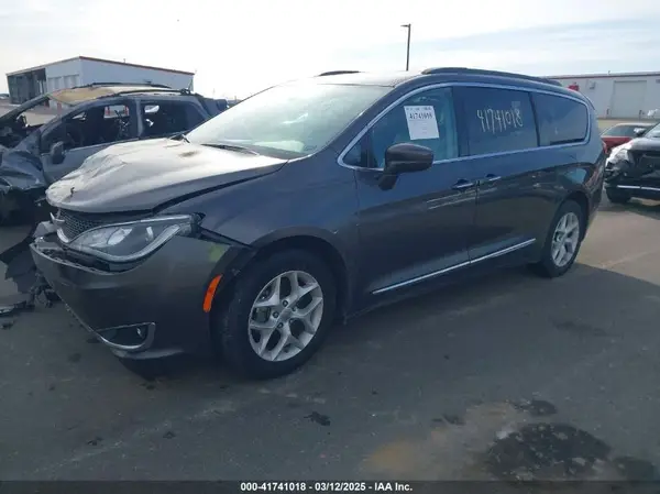 2C4RC1BG8HR578041 2017 CHRYSLER PACIFICA - Image 2