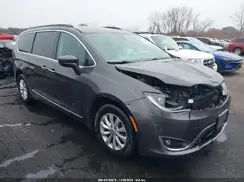2C4RC1BG8HR587435 2017 CHRYSLER PACIFICA