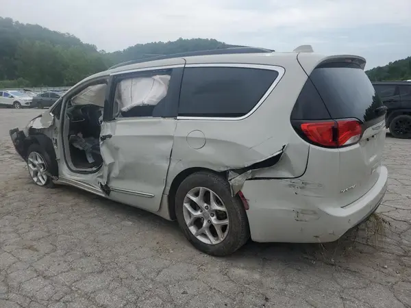 2C4RC1BG8HR608963 2017 CHRYSLER PACIFICA - Image 2