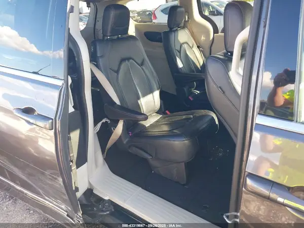 2C4RC1BG8HR610793 2017 CHRYSLER PACIFICA - Image 8