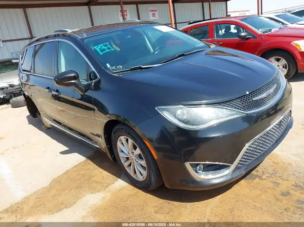 2C4RC1BG8HR613239 2017 CHRYSLER PACIFICA - Image 1